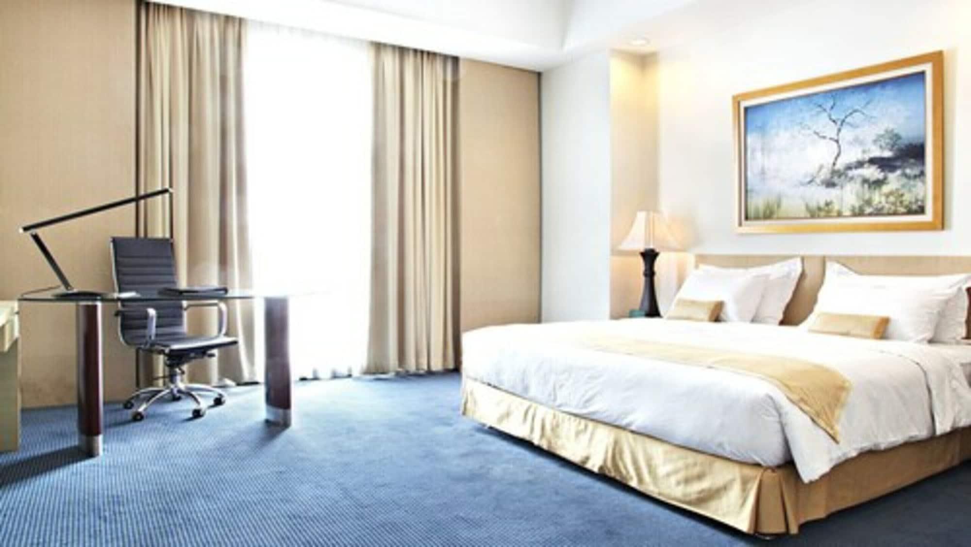 Sintesa Peninsula Hotel Manado Extérieur photo