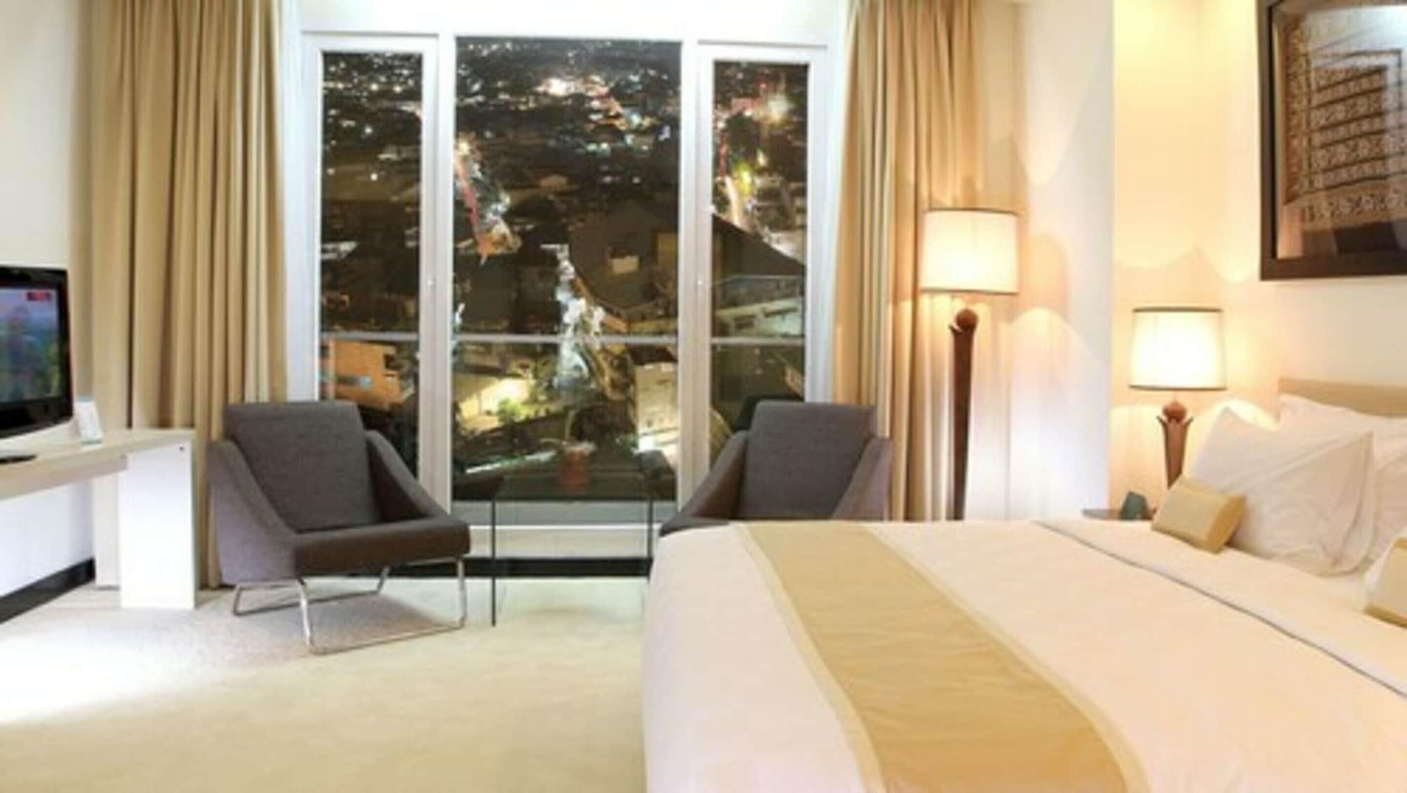 Sintesa Peninsula Hotel Manado Extérieur photo