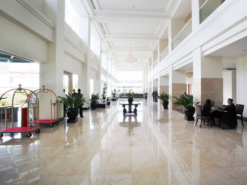 Sintesa Peninsula Hotel Manado Extérieur photo