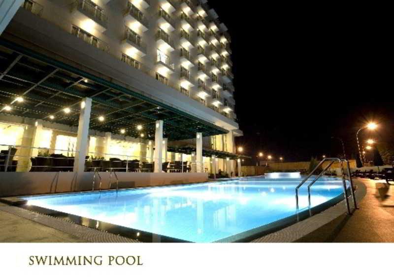 Sintesa Peninsula Hotel Manado Extérieur photo