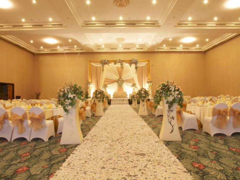 Sintesa Peninsula Hotel Manado Extérieur photo