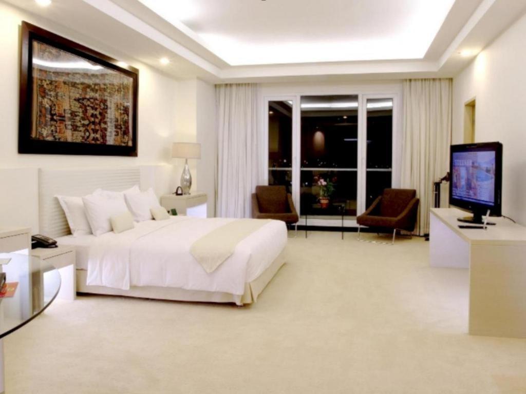 Sintesa Peninsula Hotel Manado Extérieur photo