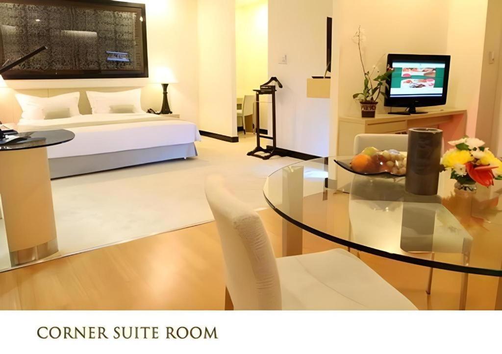 Sintesa Peninsula Hotel Manado Extérieur photo