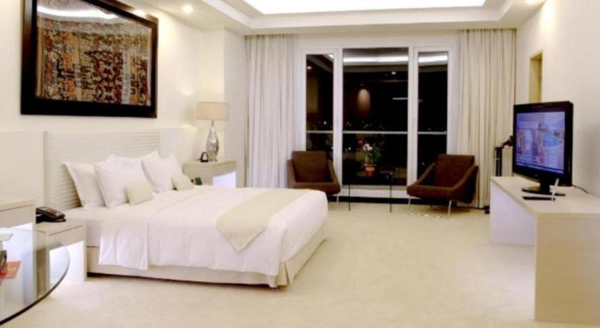 Sintesa Peninsula Hotel Manado Extérieur photo