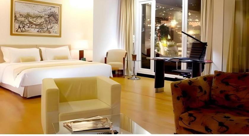 Sintesa Peninsula Hotel Manado Extérieur photo
