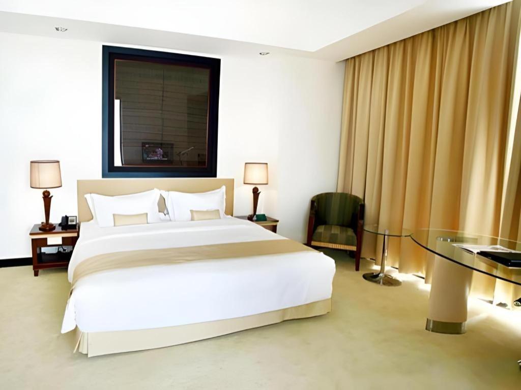 Sintesa Peninsula Hotel Manado Extérieur photo