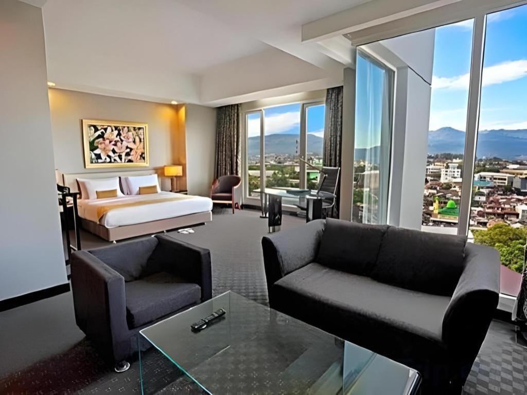Sintesa Peninsula Hotel Manado Extérieur photo