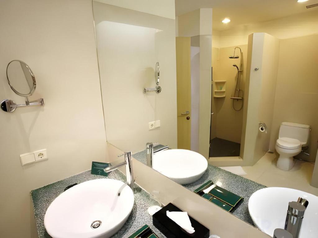 Sintesa Peninsula Hotel Manado Extérieur photo
