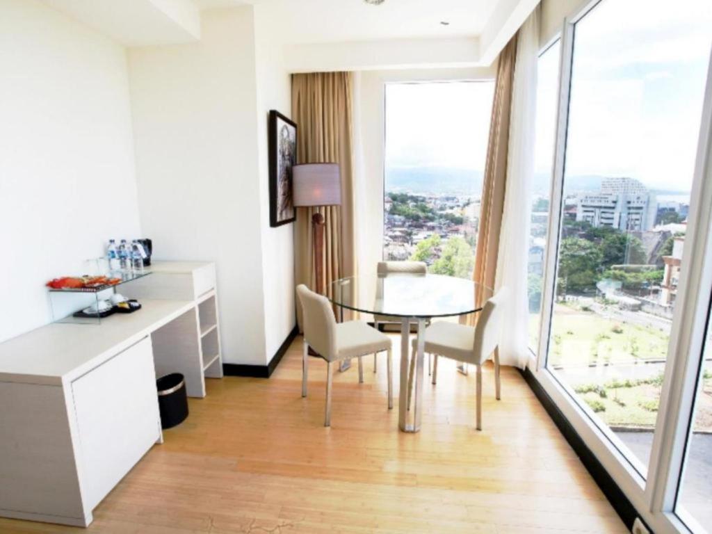 Sintesa Peninsula Hotel Manado Extérieur photo