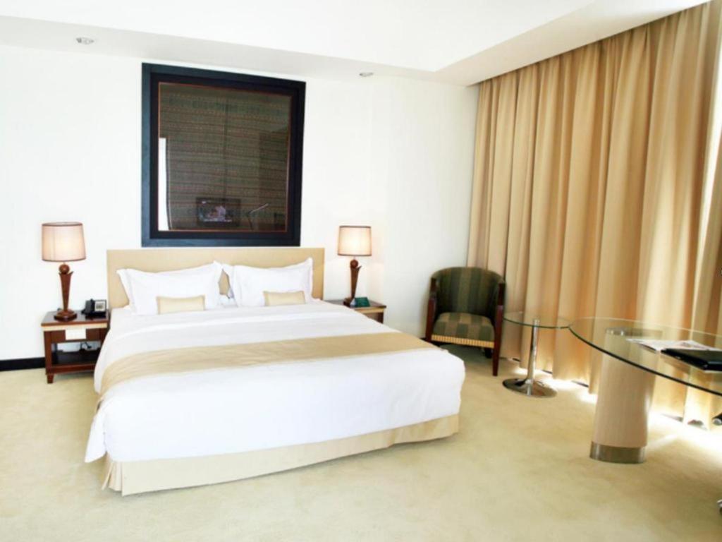 Sintesa Peninsula Hotel Manado Extérieur photo