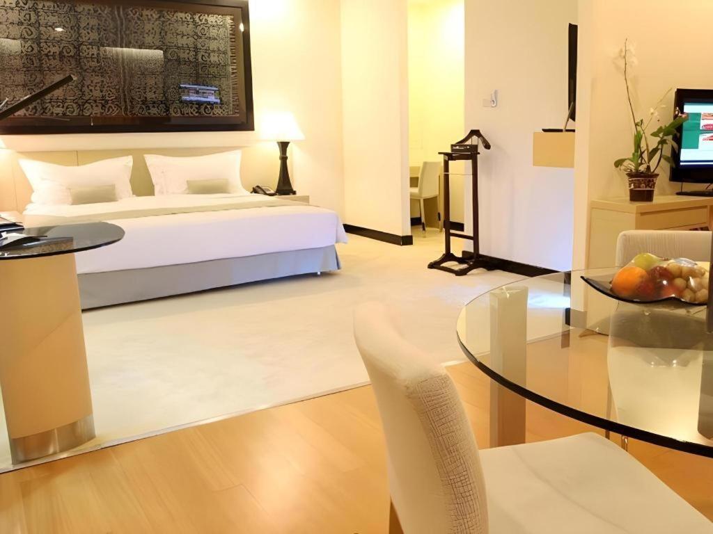 Sintesa Peninsula Hotel Manado Extérieur photo