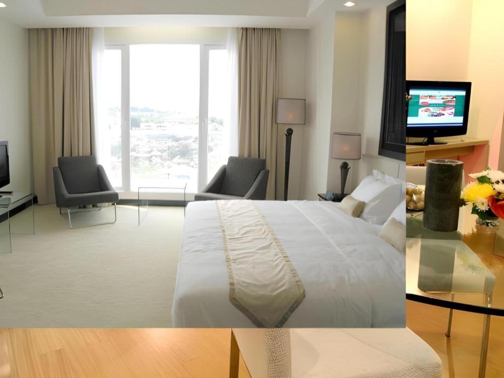 Sintesa Peninsula Hotel Manado Extérieur photo