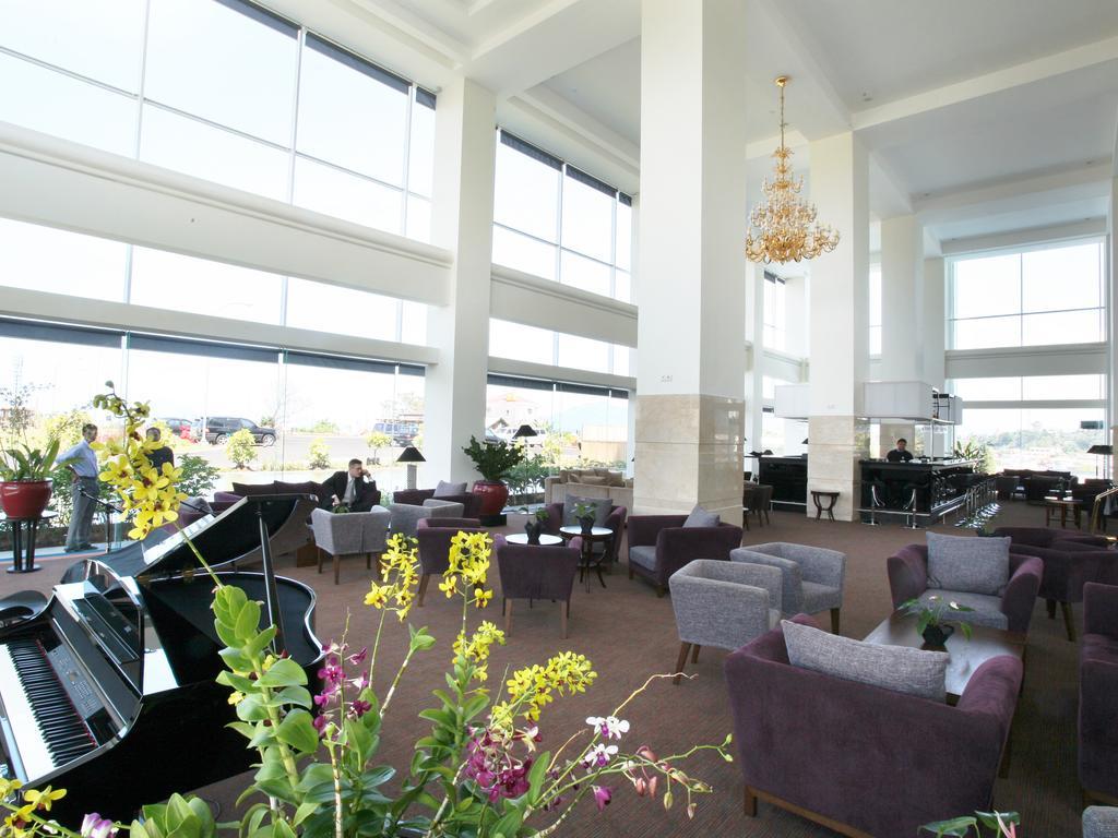Sintesa Peninsula Hotel Manado Extérieur photo